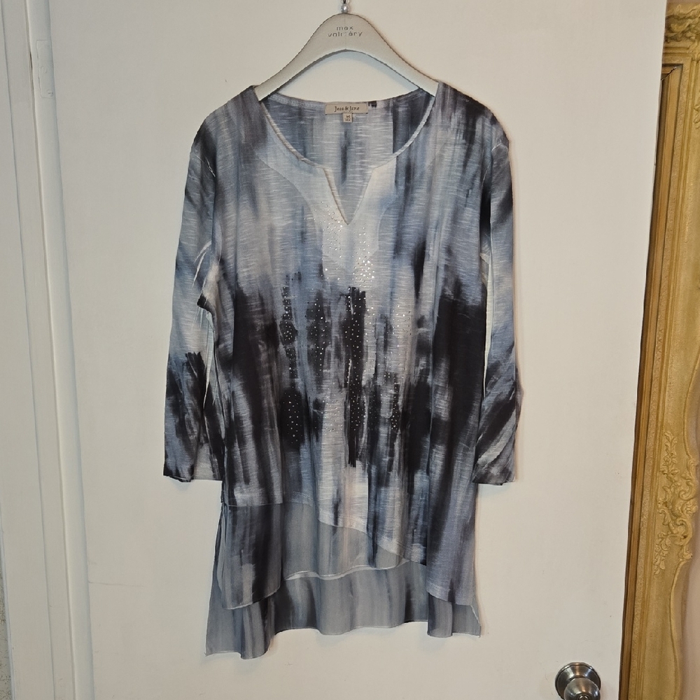 NWOT Jess & Jane crystal embellished Top Blouse M